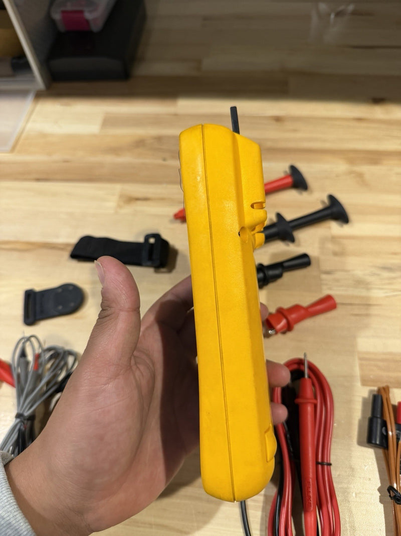 FLUKE 179 TRUE RMS MULTIMETER KIT WITH LEADS & ACCESSORIES TESTED