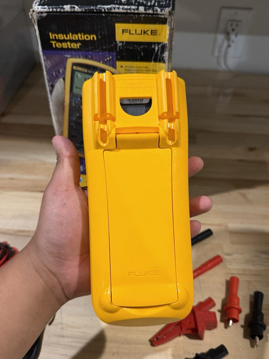 FLUKE 1507 INSULATION MULTIMETER WITH LEADS & CLIPS CALIBRATED 2026