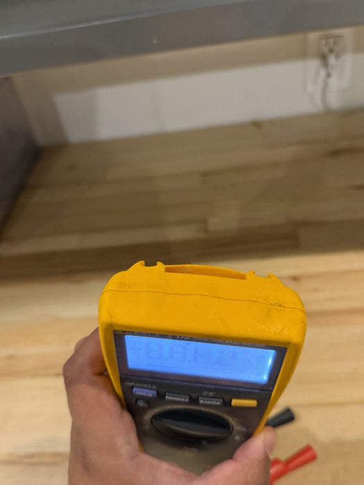 FLUKE 179 MULTIMETER W/ LEADS & CLIPS (SHIPS FAST)