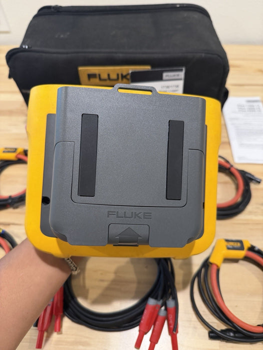FLUKE 1736 POWER LOGGER WITH ACCESSORIES TESTED