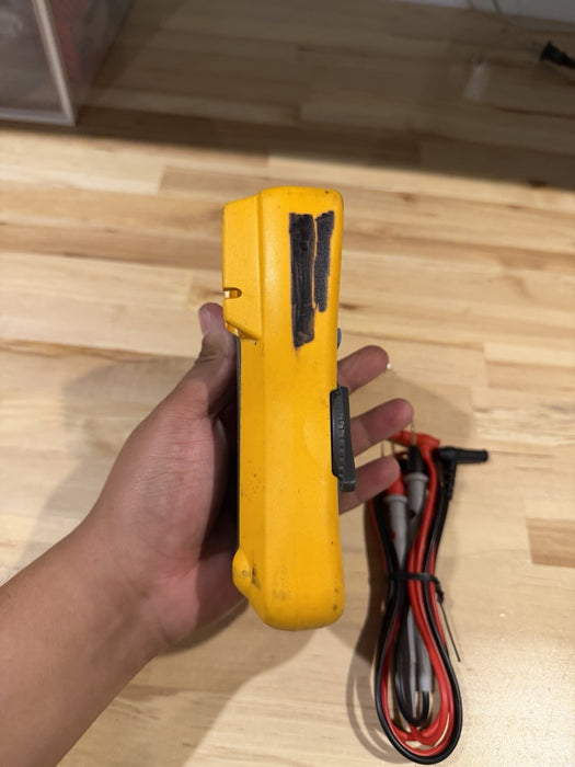 FLUKE 116 TRUS-RMS MULTIMETER / LEADS - SHIPS FAST (TESTED)