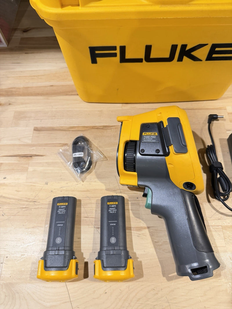 FLUKE TI480PRO IR CAMERA 60HZ, 640 X 480 , 2 BATTERIES W/ CHARGE & CASE -TESTED
