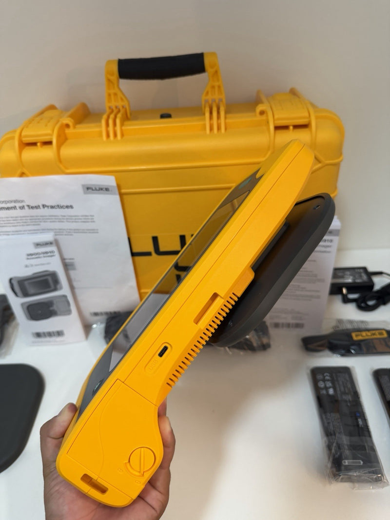 FLUKE ii910 ACOUSTIC IMAGER W/ ACCESSORIES FREE SHIPPING (NEW)