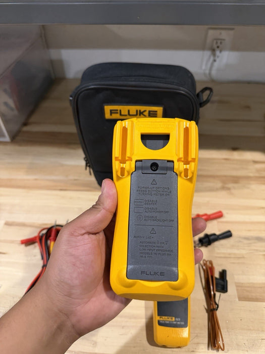 FLUKE 117/323 HVAC MULTIMETER COMBO KIT W/ ACCESSORIES (TESTED) SHIPS FAST