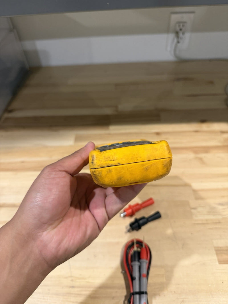 FLUKE 179 MULTIMETER WITH LEADS & CLIPS
