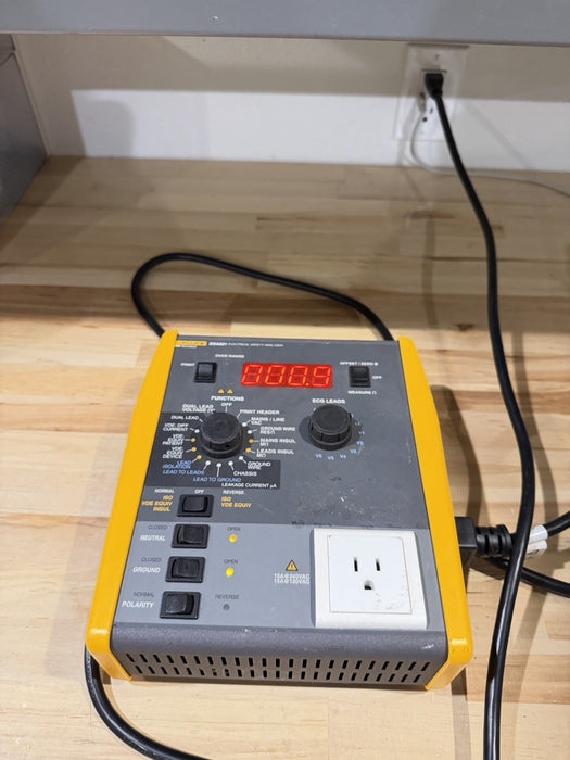 FLUKE BIOMEDICAL ESA601 ELECTRICAL SAFETY ANALYZER TESTER