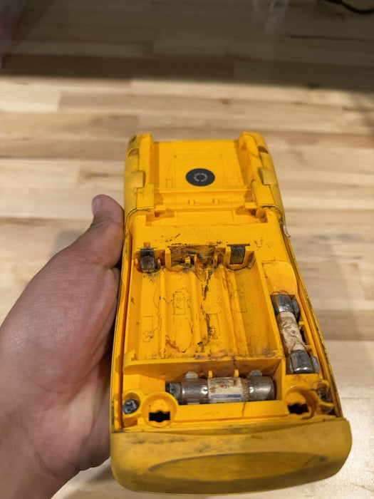 FLUKE 189 TRUE RMS MULTIMETER (PARTS ONLY)  FOR PARTS - SHIPS FAST