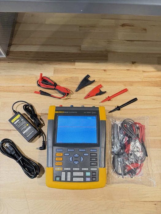 FLUKE 190-204 SCOPEMETER 4CH 200MHZ 2.5GS/S W LEADS & ACCESSORIES (TESTED)