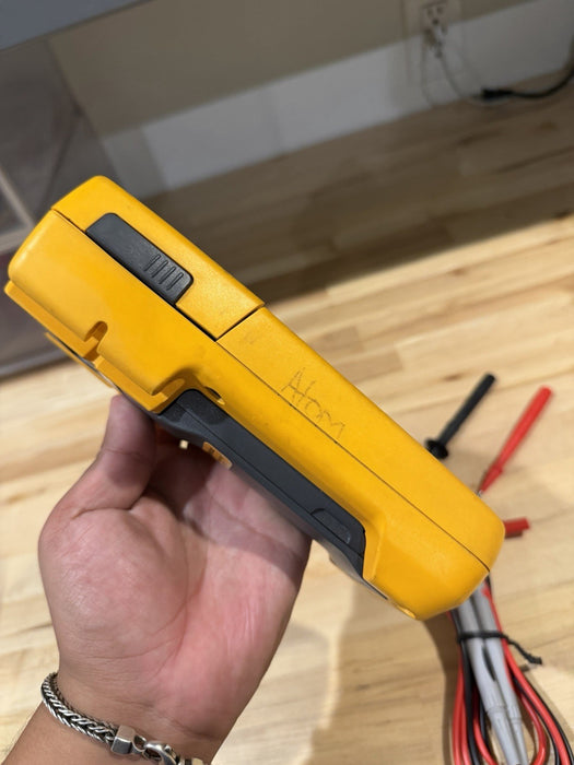 FLUKE 233 REMOTE DISPLAY AUTOMOTIVE DIGITAL  MULTIMETER (TESTED) FREE SHIPPING