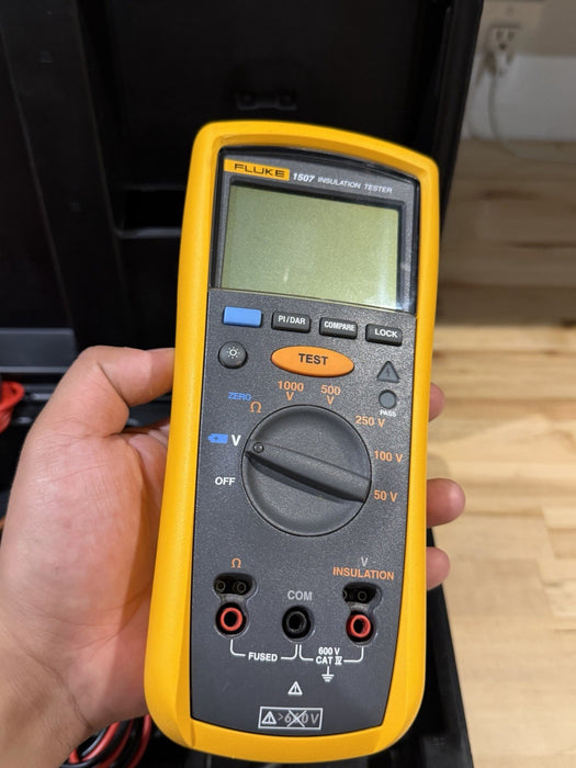 FLUKE 1507 INSULATION MULTIMETER WITH LEADS & CLIPS