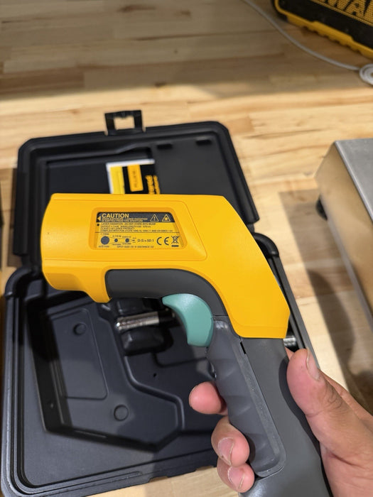 FLUKE 568 INFRARED & CONTACT THERMOMETER WITH GRAPHICAL LCD DISPLAY NEW