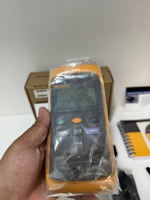 FLUKE 1524 REFERENCE THERMOMETER W/ PROBE & BAG (TESTED) FREE SHIPPING