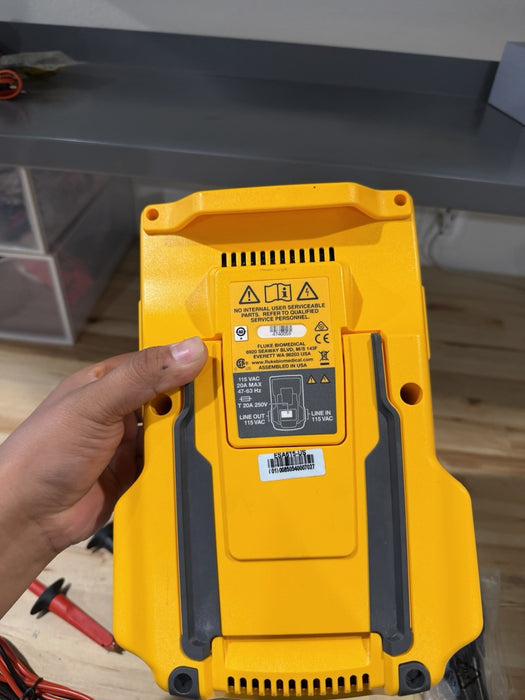 FLUKE ESA615 115V ELECTRICAL SAFETY ANALYZER TESTER WITH LEADS & CHARGER TESTED