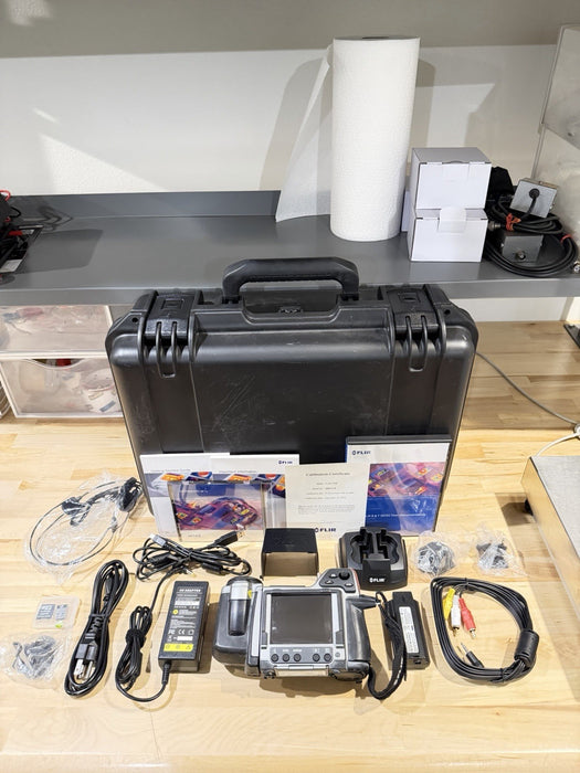 FLIR T300 THERMAL IMAGING INFRARED CAMERA W/ ACCESSORIES (TESTED) FREE SHIPPING