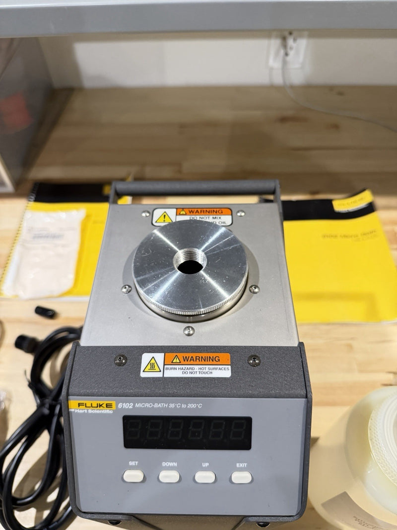 FLUKE 6102 MICRO-BATH 35°C TO 200°C WITH ACCESSORIES TESTED
