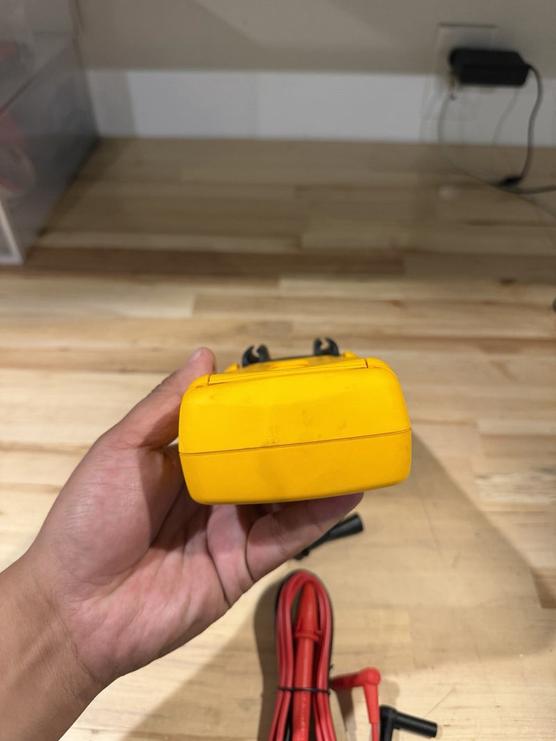 FLUKE 725 MULTIFUNCTION PROCESS CALIBRATOR WITH LEADS & CLIPS TESTED