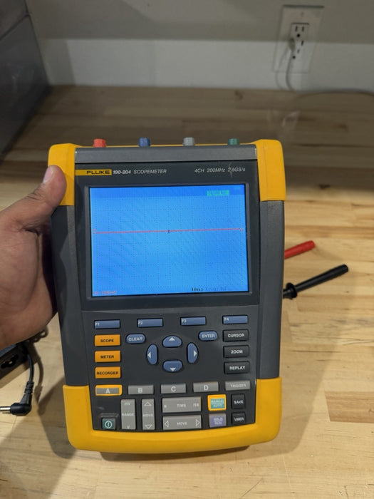 FLUKE 190-204 SCOPEMETER 4CH 200MHZ 2.5GS/S W LEADS & ACCESSORIES (TESTED)