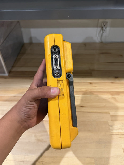 FLUKE 744 DOCUMENTING PRCESS CALIBRATOR (PARTS ONLY) FOR PARTS - DOESN’T WORK