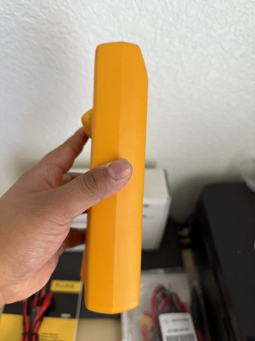 FLUKE 1621 EARTH GROUND TESTER WITH LEADS & ACCESSORIES TESTED