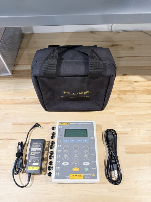 FLUKE MPS450 MULTIPARAMETER SIMULATOR W/ CASE & CHARGER - TESTED
