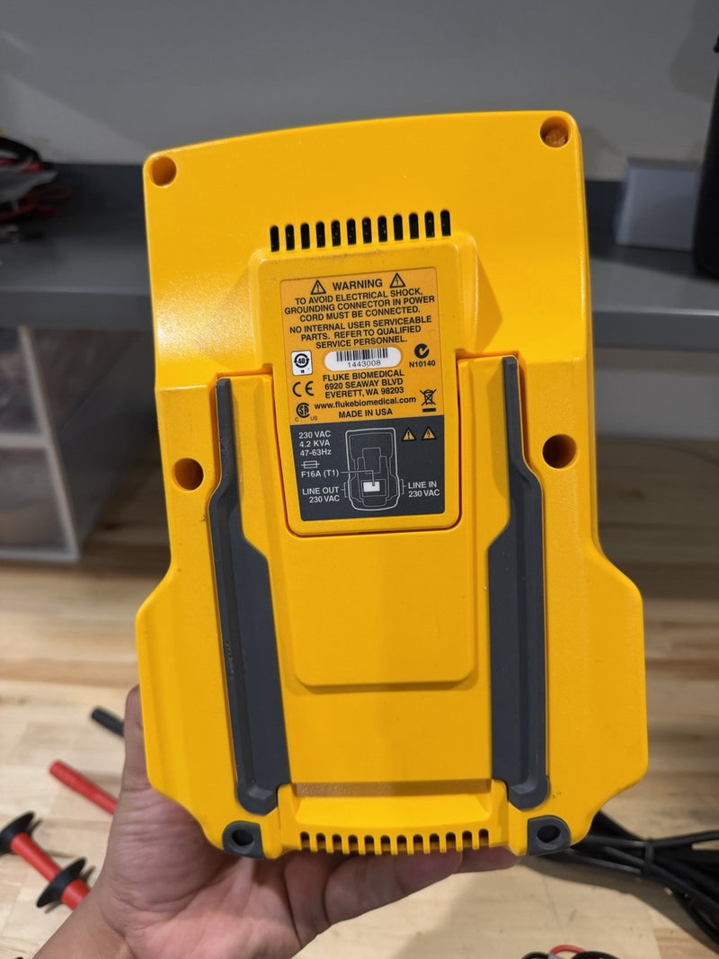 FLUKE ESA615 230V ELECTRICAL SAFETY ANALYZER TESTER WITH LEADS & CHARGER TESTED