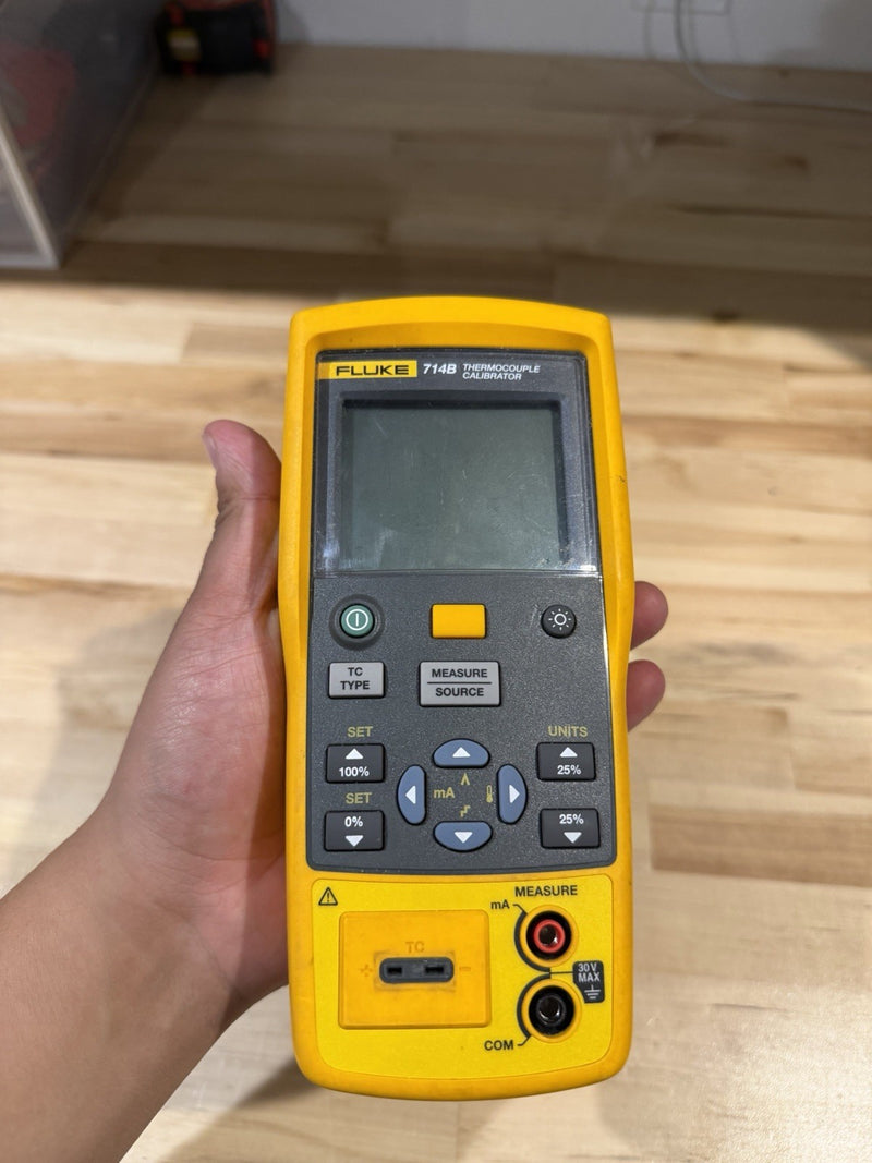 FLUKE 714B THERMOCOUPLE CALIBRATOR FOR PARTS