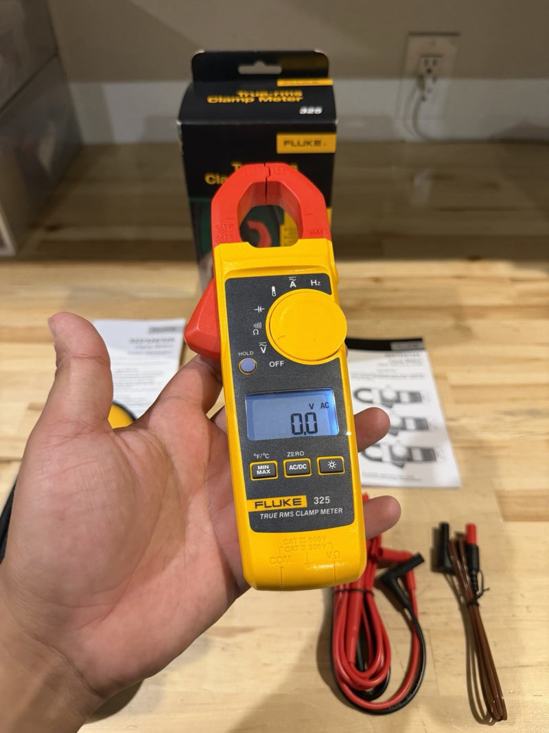 FLUKE 325 TRUE RMS CLAMP METER SHIPS FAST - NEW