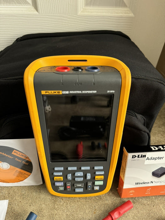FLUKE 123B INDUSTRIAL SCOPEMETER HAND-HELD OSCILLOSCOPE 20 MHZ