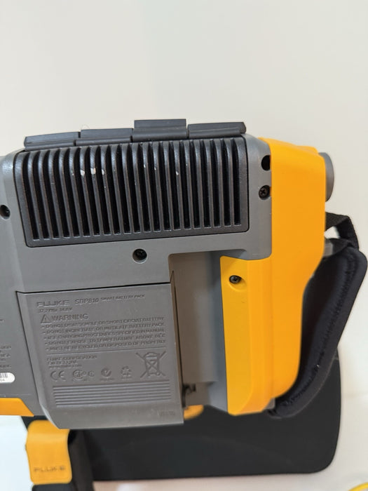 FLUKE 810 VIBRATION TESTER WITH TACHOMETER & TRIAXIAL ACCELEROMETER & CASE TESTED