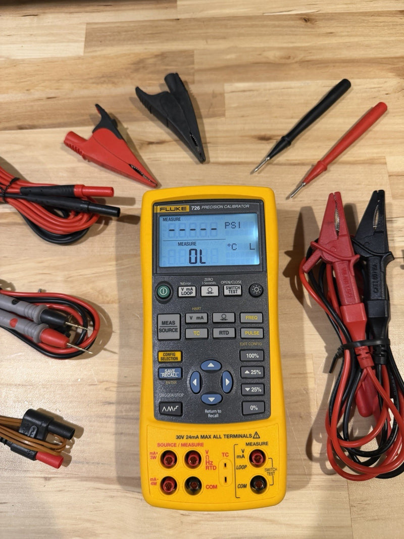 FLUKE 726 PRECISION CALIBRATOR WITH LEADS & ACCESSORIES TESTED