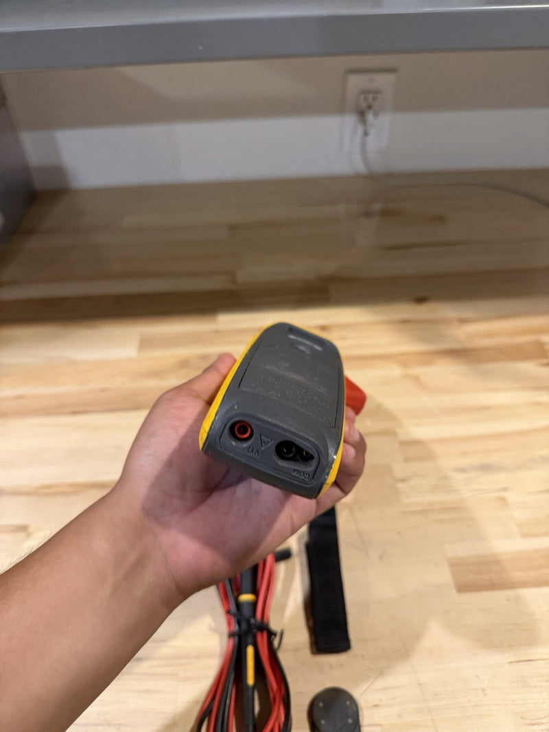 FLUKE 378 FC NON-CONTACT VOLTAGE CLAMP METER WITH LEADS