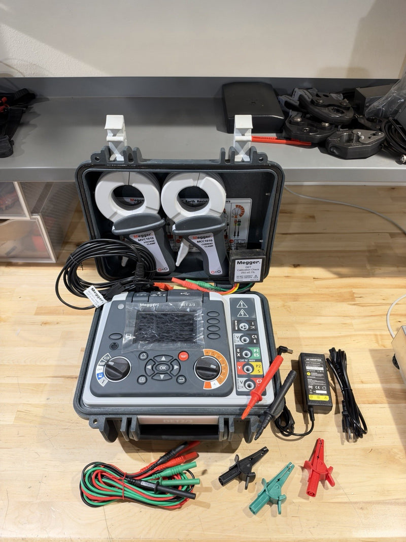 MEGGER DET2/3 GROUND TESTER W/ MCC1010 & MVC1010 CLAMP & LEDS -TESTED SHIPS FAST