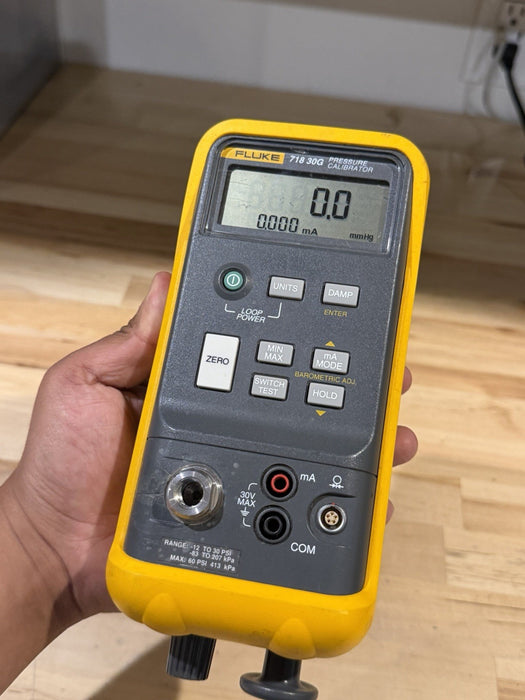FLUKE 718 30G PRESSURE CALIBRATOR (PARTS ONLY) FOR PARTS (SHIPS FAST)