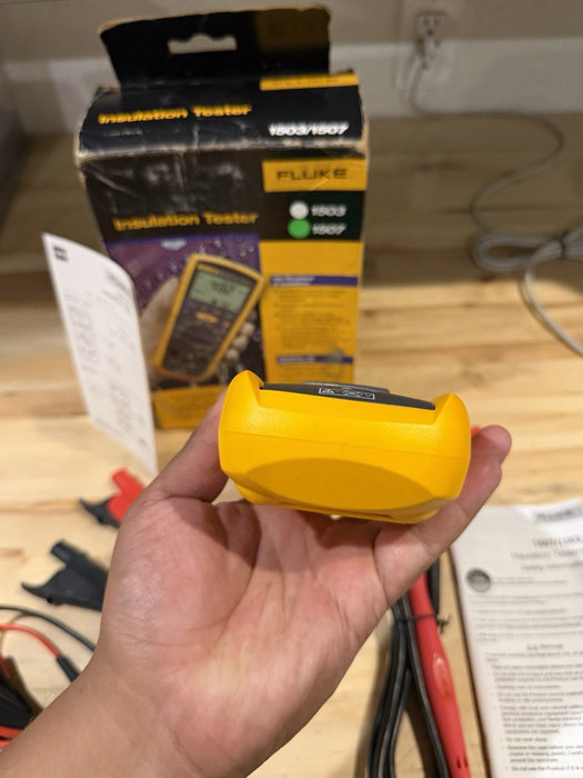 FLUKE 1507 INSULATION MULTIMETER W/ LEADS & CLIPS - SHIPS FAST (NEW)