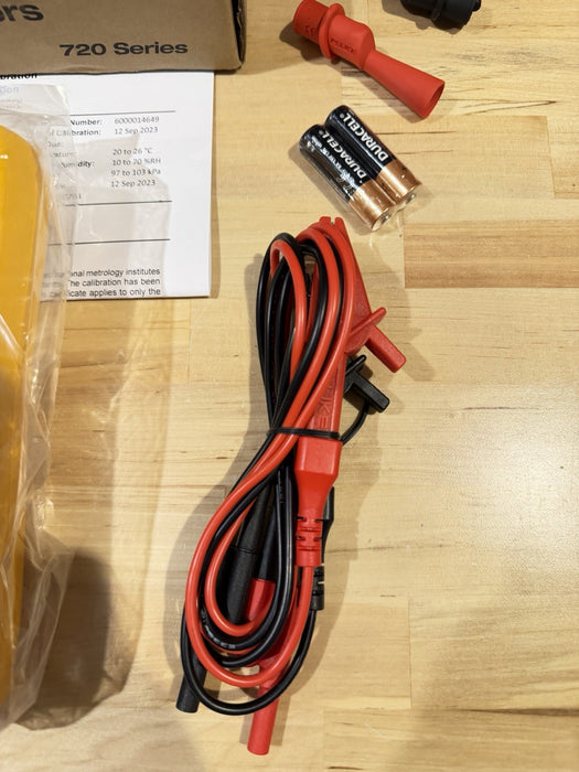 FLUKE 725 MULTIFUNCTION PROCESS CALIBRATOR NEW