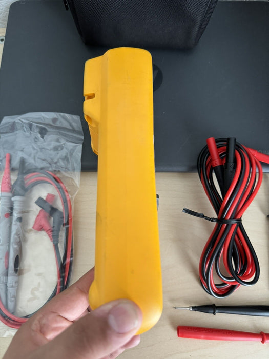 FLUKE 1587 FC INSULATION MULTIMETER WITH BAG AND LEADS