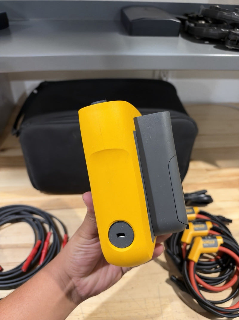 FLUKE 1734 ENERGY LOGGER KIT W/ ACCESSORIES (FREE SHIPPING)