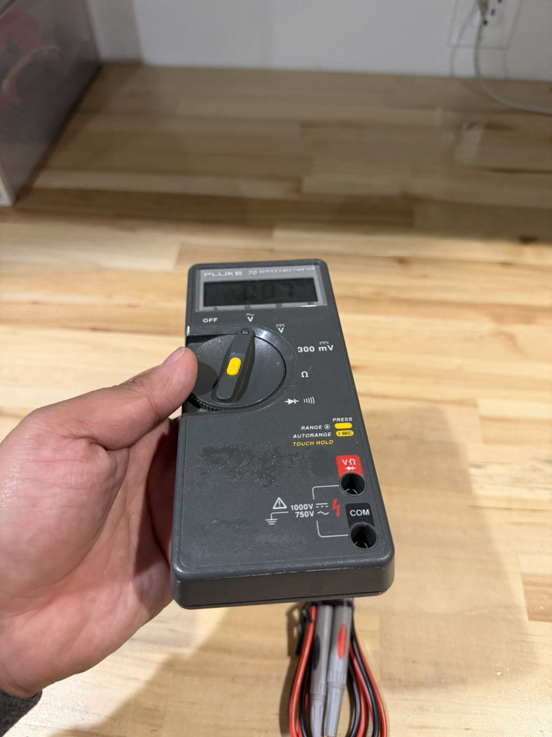 FLUKE 70 II MULTIMETER WITH LEADS TESTED