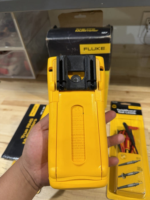 FLUKE 187 TRUE RMS MULTIMETER W/ LEADS & CLIPS  (NEW SEALED) TESTED - RARE