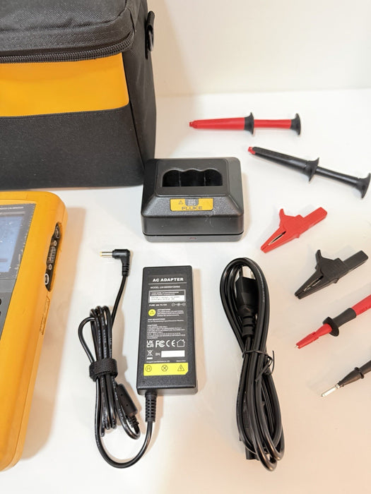 FLUKE 744 DOCUMENTING PRCESS CALIBRATOR WITH LEADS & CHARGER TESTED