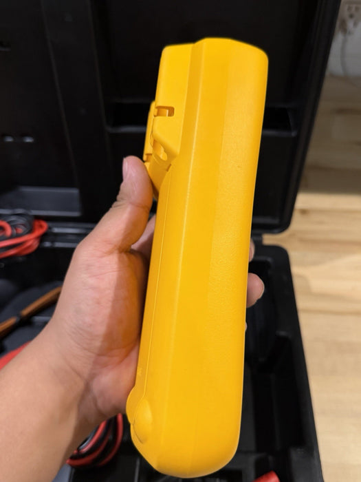 FLUKE 1507 INSULATION MULTIMETER WITH LEADS & CLIPS
