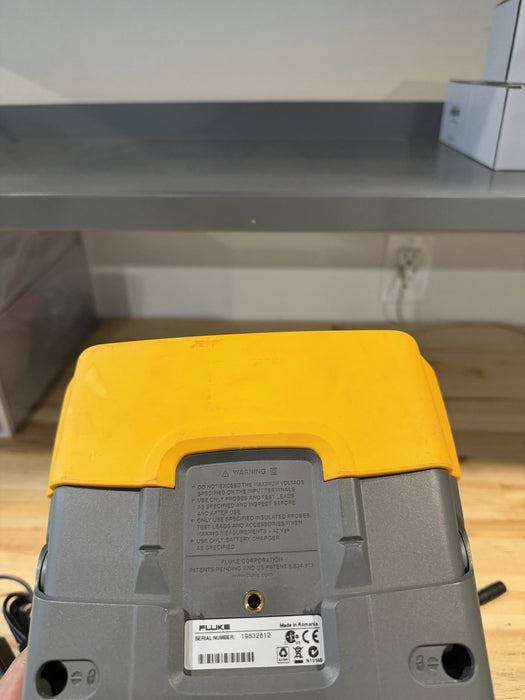 FLUKE 190-204 SCOPEMETER 4CH 200MHZ 2.5GS/S W LEADS & ACCESSORIES (TESTED)