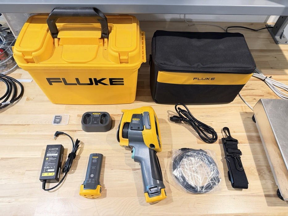 FLUKE TI480PRO IR CAMERA 60HZ 640 X 480 2 BATTERIES W/ CHARGE & CASE -SHIPS FREE