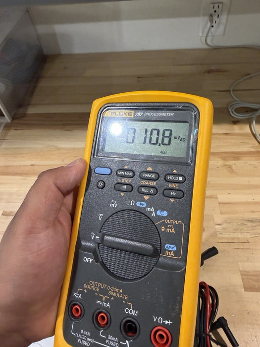 FLUKE 787 PROCESS METER W/ LEADS & BAG (EXCELLENT CONDITION)-FREE SHIPPING