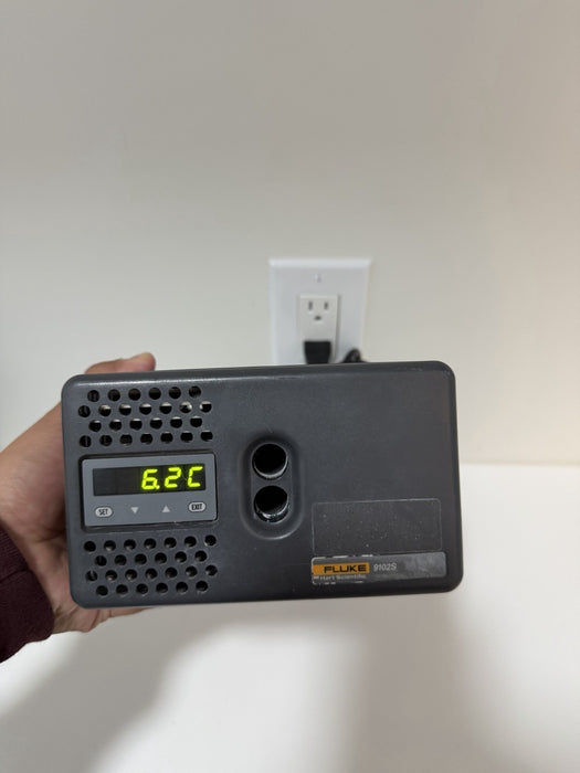 FLUKE 9102S DRY-WELL CALIBRATOR FOR PARTS