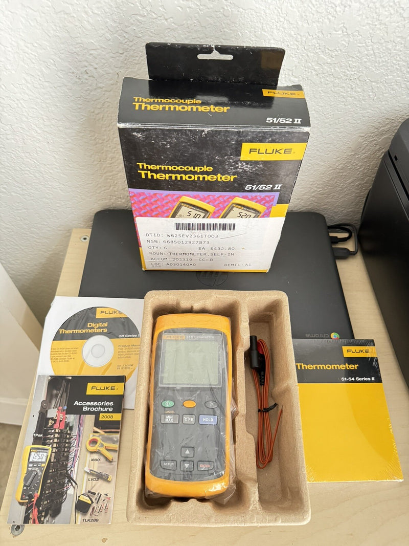 FLUKE 51 II THERMOCOUPLE THERMOMETER METER WITH PROBE USED