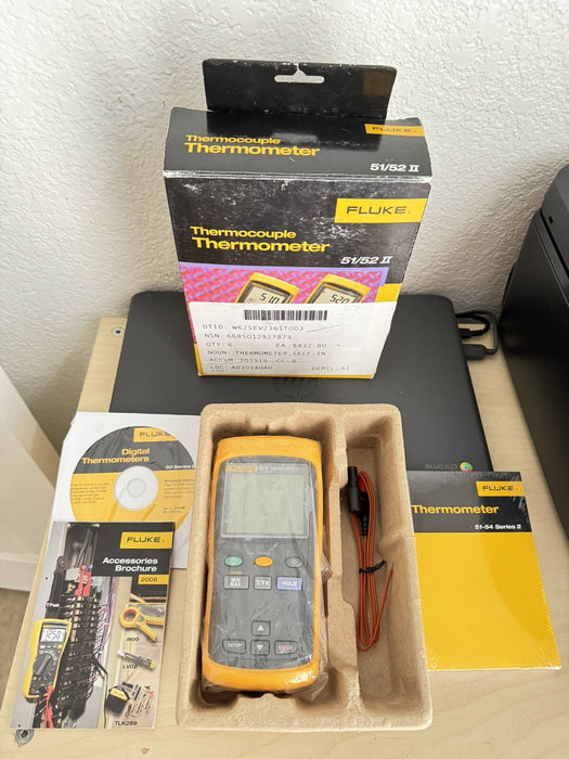 FLUKE 51 II THERMOCOUPLE THERMOMETER METER WITH PROBE USED