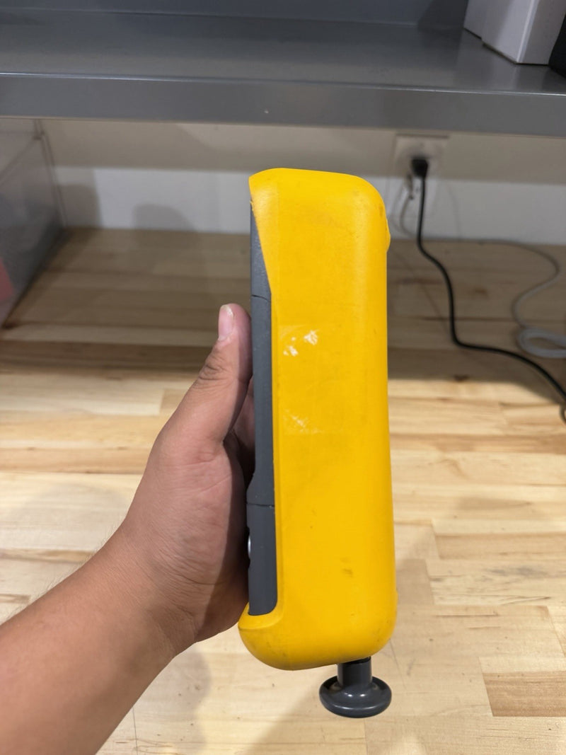FLUKE 718 30G PRESSURE CALIBRATOR FOR PARTS