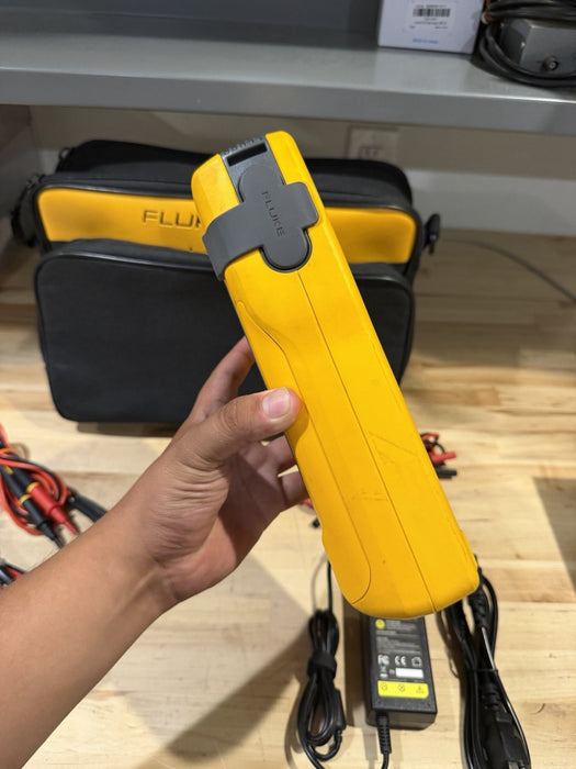 FLUKE 753 DOCUMENTING PROCESS CALIBRATOR WITH ACCESSORIES TESTED