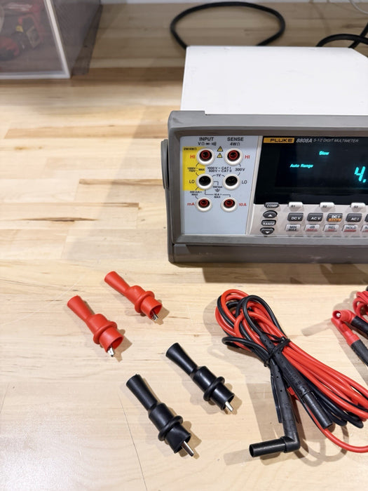 FLUKE 8808A 5.5 DIGITAL MULTIMETER W/ LEADS & CHARGER - TESTED / SHIPS FAST